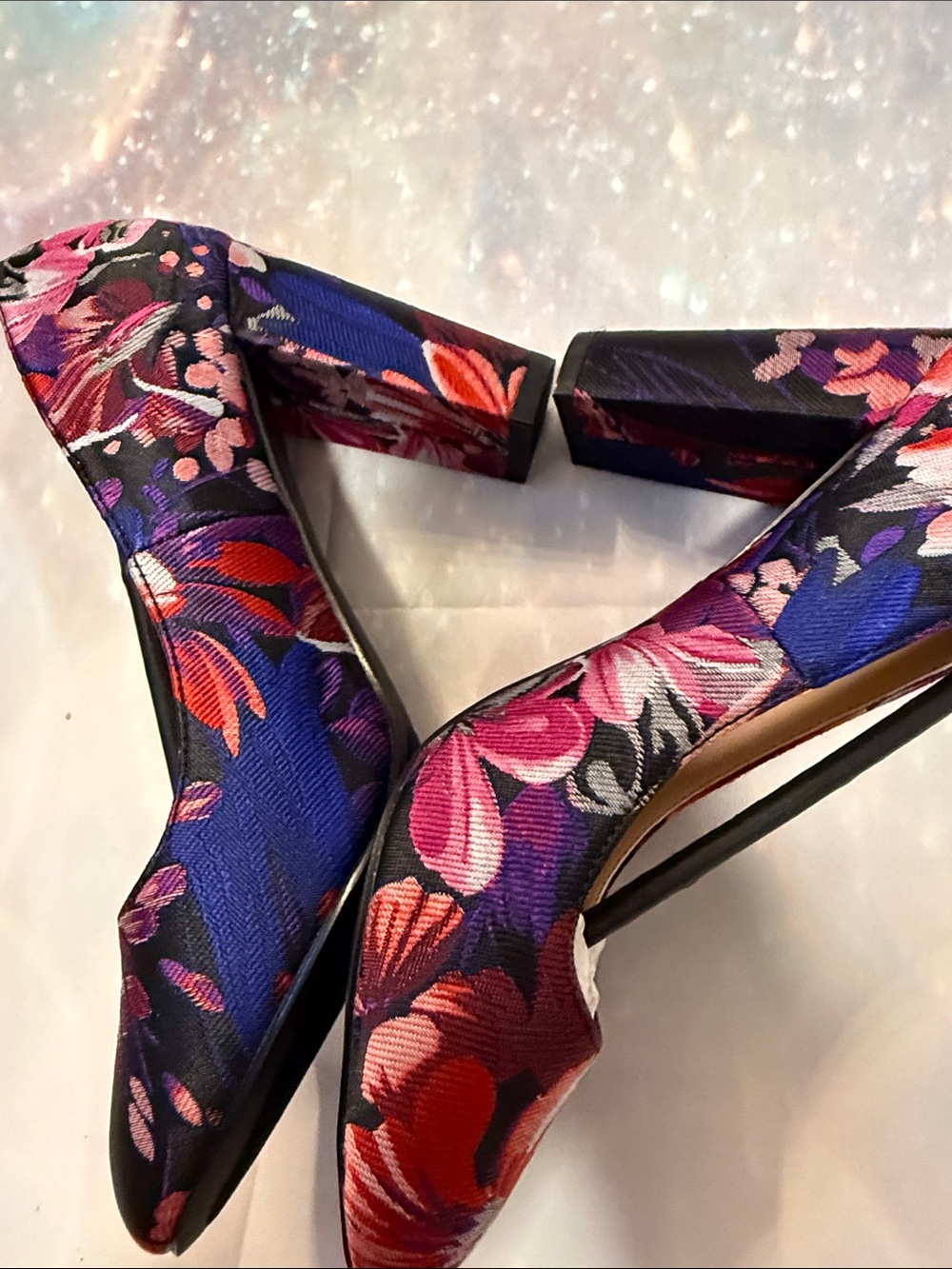 JustFab Floral Print Block Heel Pumps in Black, Pink, Red 7.5 - Picture 2 of 3